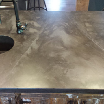 Character with integral pasta sink in the island