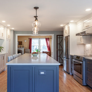 Modern Transitional Kitchen with Two-Tone Island – Hamilton MA
