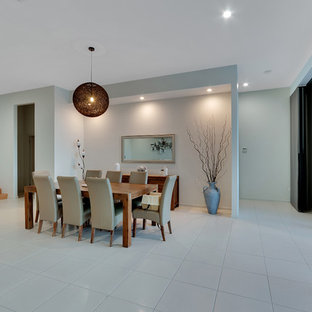 ケアンズの中サイズのモダンスタイルのLDKの画像