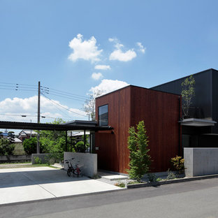 他の地域のコンテンポラリースタイルのおしゃれな家の外観 (マルチカラーの外壁、陸屋根) の写真