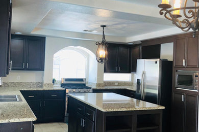 Minimalist kitchen photo in Las Vegas