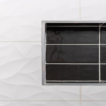 Tile shower with decorative niche