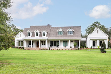 Example of a cottage exterior home design in Houston