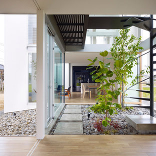 他の地域のモダンスタイルのおしゃれなテラス・中庭の写真