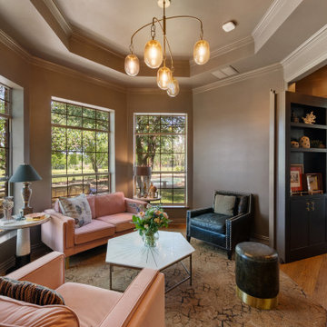 Luxury Sitting Lounge with Bay Windows