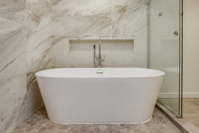 Transitional bathroom photo in Dallas