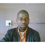Foto von Kenneth Jampane