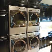 Mira Flores Laundry Room