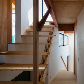 平地のない崖の中に建つ住まい