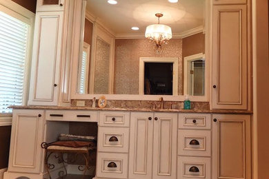 Inspiration for a timeless bathroom remodel in Columbus