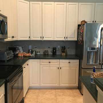 Stylish Glencoe KItchen