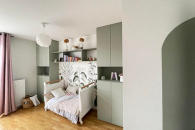 Cette image montre une maison design de taille moyenne.