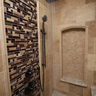 Bäder mit Eckdusche und Travertinfliesen Ideen, Design & Bilder