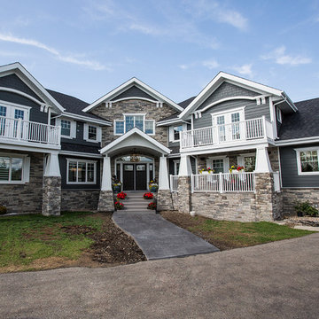 Exterior: Front View