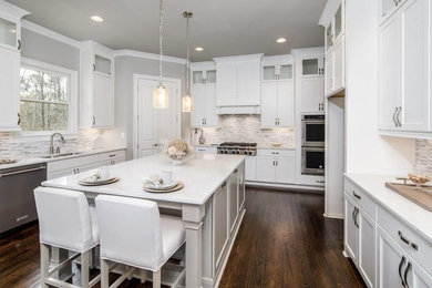 Kitchen - modern kitchen idea in Charlotte
