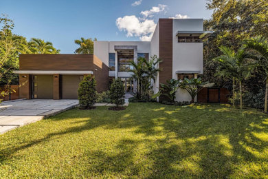 Exterior home idea in Miami