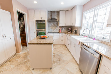 Kitchen - traditional kitchen idea in Omaha