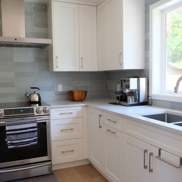 Transitional Kitchen in Lynn Valley