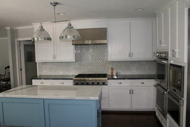 Large arts and crafts kitchen photo in Los Angeles