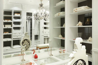 Стильный дизайн: большая гардеробная комната в классическом стиле - последний тренд