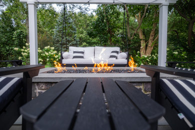 Example of an arts and crafts patio design in Chicago