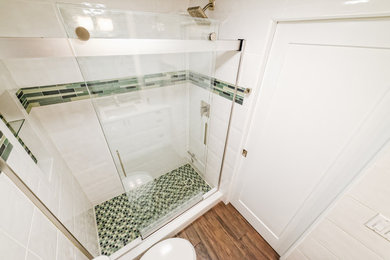 Inspiration for a modern bathroom remodel in Miami