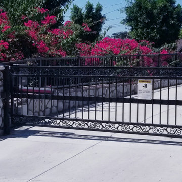 Automatic gate opener