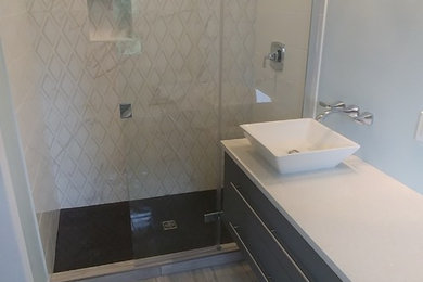 Example of a minimalist bathroom design in Other