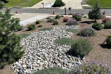 Photo of a contemporary landscaping in Salt Lake City.