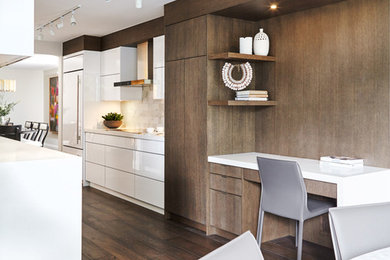 Example of a trendy kitchen design