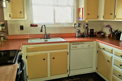 Example of a mid-sized classic u-shaped eat-in kitchen design in Other with a peninsula