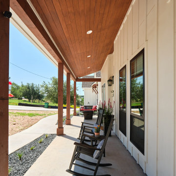 Modern Lakeside Farmhouse Kingsland