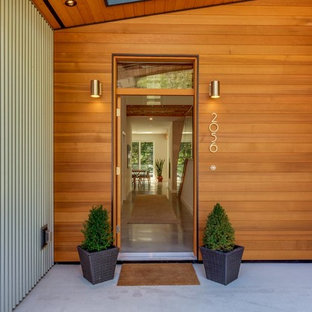 他の地域のモダンスタイルのおしゃれな家の外観 (混合材サイディング、グレーの外壁、陸屋根) の写真