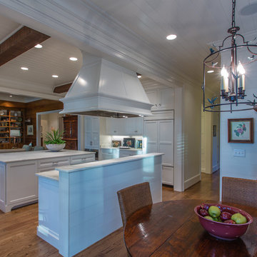 Classic Upscale Waterfront Cottage with Commanding View