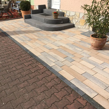 Gepflasterter Hauseingang