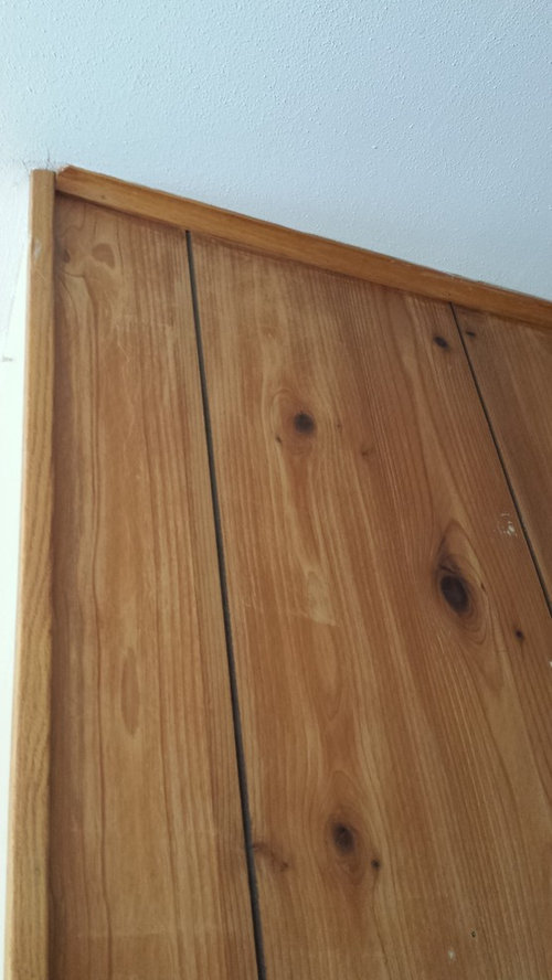 What color should I paint wood trim around ceiling?