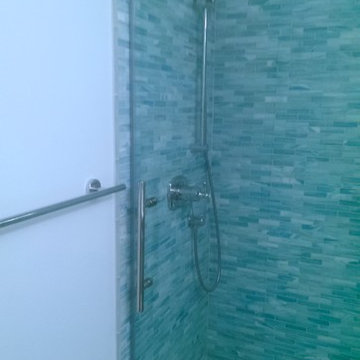 Monmouth beach Bathroom
