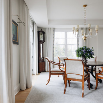 Bright London Townhouse Meets Downtown Lake Forest
