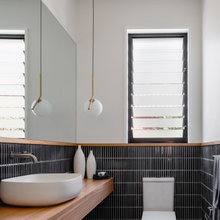 Powder room / bathroom 2