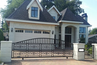 Home design - transitional home design idea in Vancouver