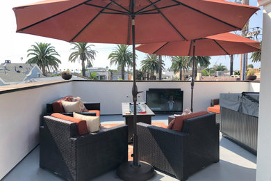 Example of a beach style deck design in Orange County