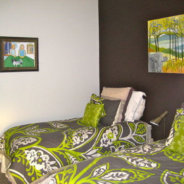 Eccentric South Loop Artist's Loft, Guest Bedroom