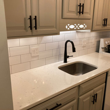 Springfield Kitchen Subway Tile (Black and White)