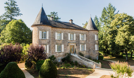 French Houzz: Expect the Unexpected in This 15th Century Castle