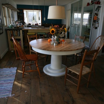 Taphole Maple Round Pedestal Table with Painted Base
