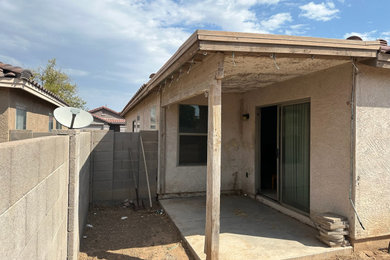 Mid-sized minimalist beige one-story house exterior photo in Phoenix