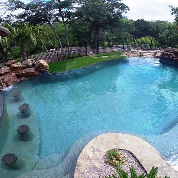 Vanishing Edge Pool With Swim Up Bar