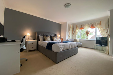 This is an example of a modern bedroom in Glasgow.
