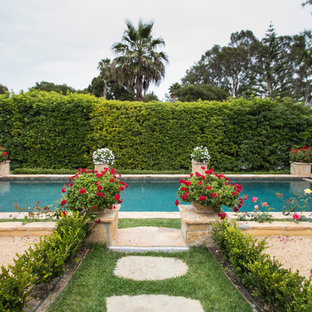 Klassisches Pool mit Kies in Austin