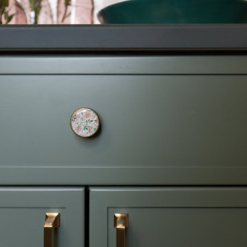 Warm Modern Kitchen Renovation with Natural Oak & Green Accents